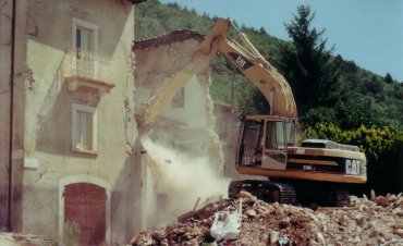 Demolizioni edili Abruzzo - Fagnano Alto 2009