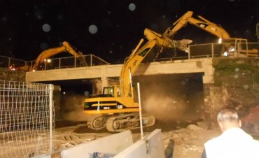 Demolizione edile notturna Napoli-Salerno: cavalcavia Autostrada A3